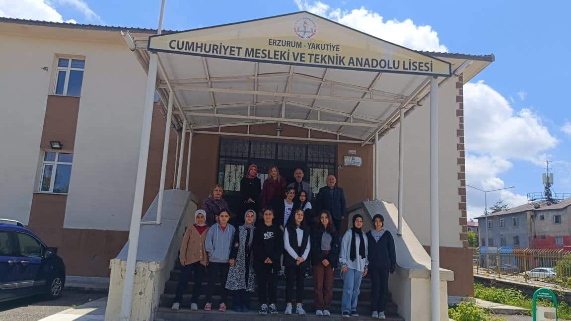 LGS Okul Gezileri Kapsamında Cumhuriyet Kız Mesleki ve Teknik Anadolu Lisesini Ziyaret Ettik