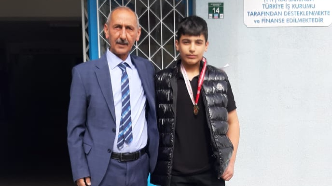 Okulumuz Öğrencilerinden Emirhan Karakoç'dan Madalya